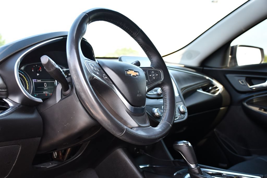 Used 2018 Chevrolet Malibu Hybrid w/ Leather Package FWD image 13