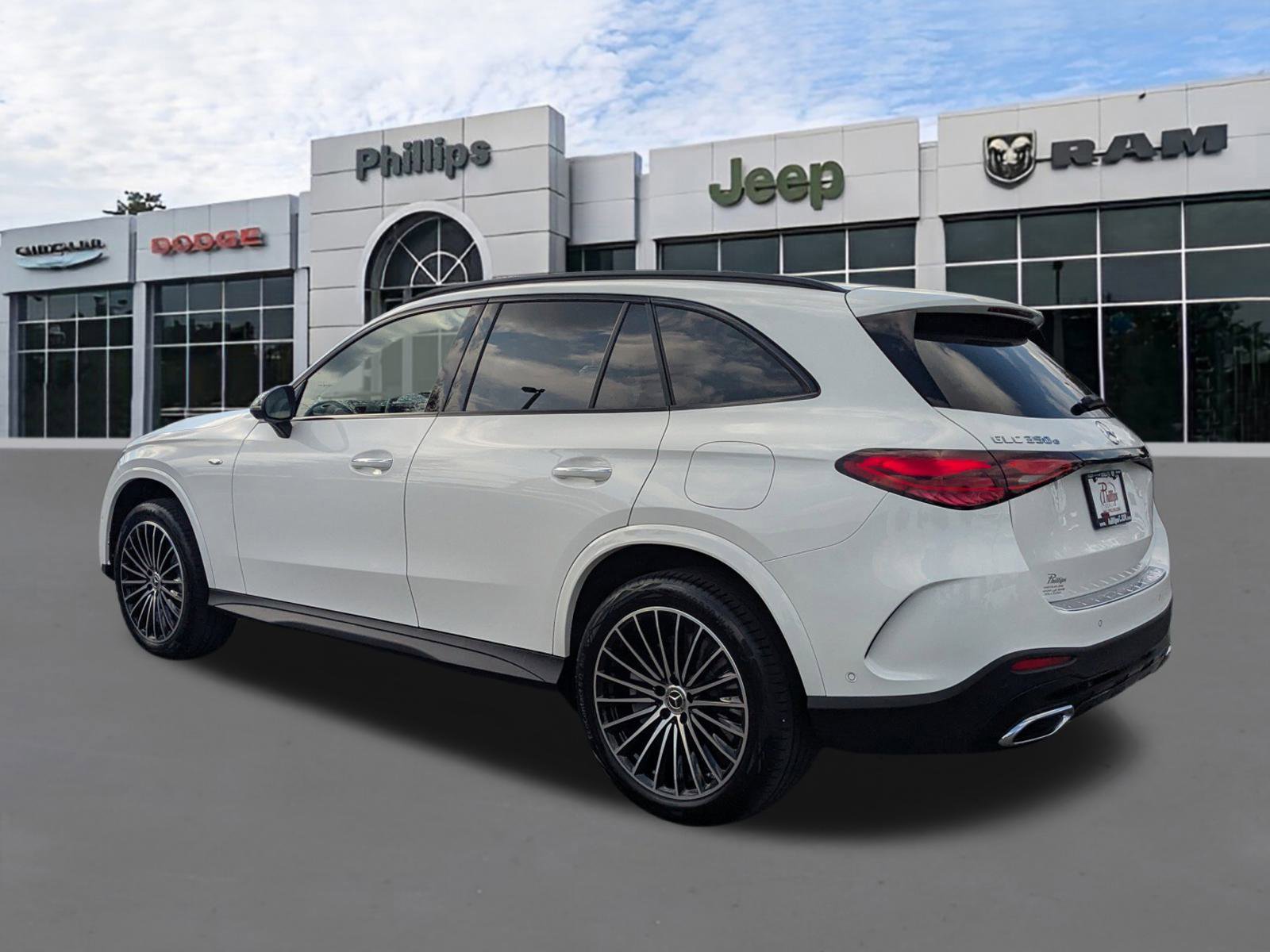 Used 2025 Mercedes-Benz GLC 350e GLC 350e 4MATIC image 5