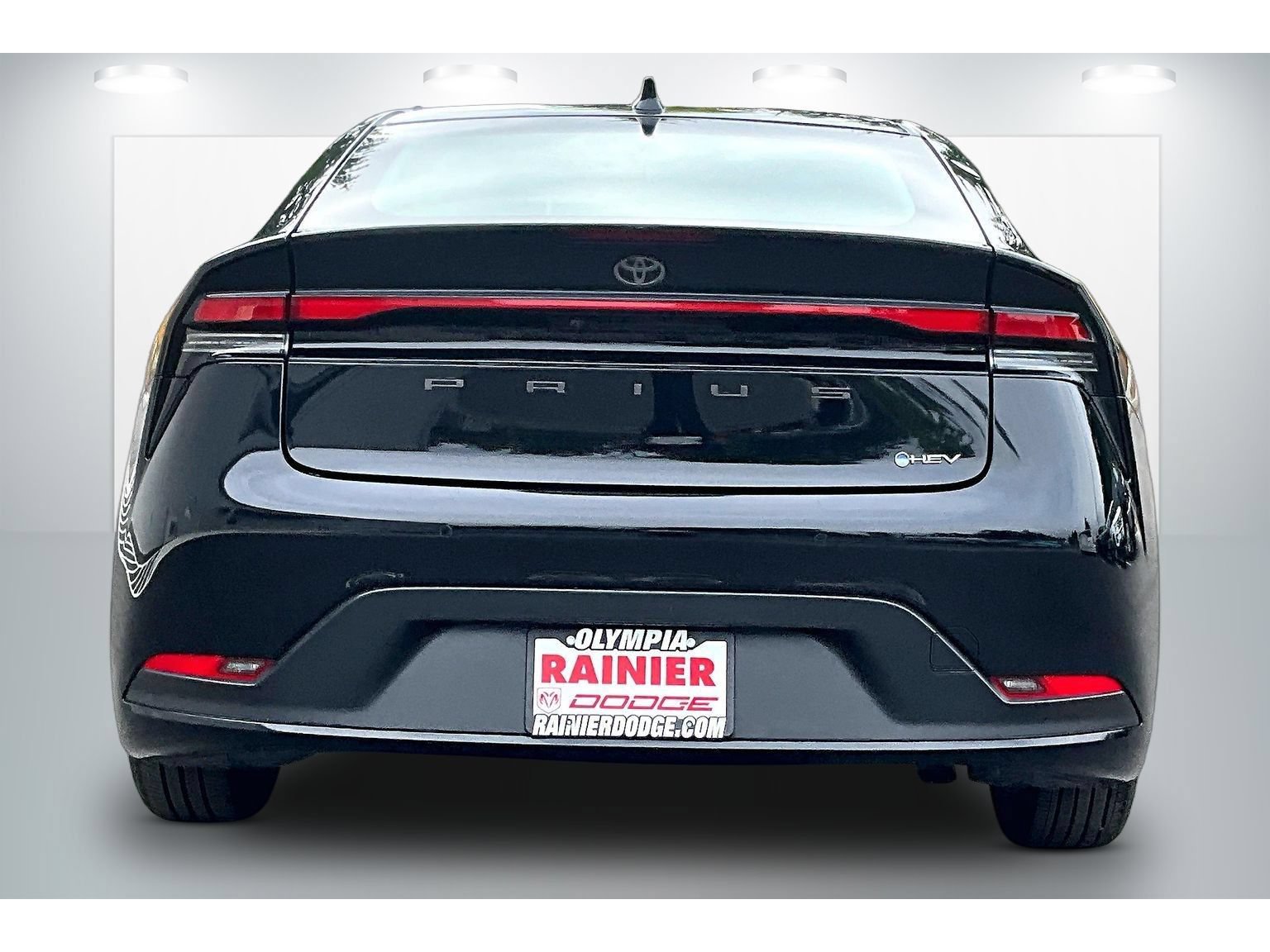 Used 2025 Toyota Prius LE FWD image 4