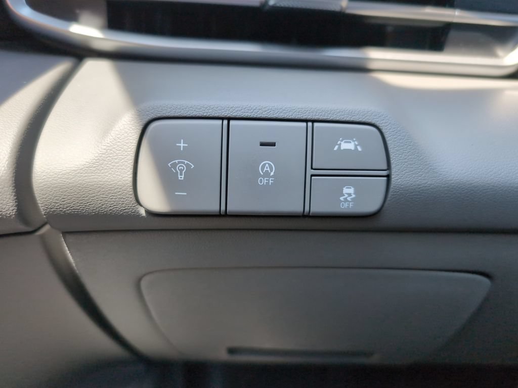 Used 2021 Hyundai Elantra SE FWD image 12