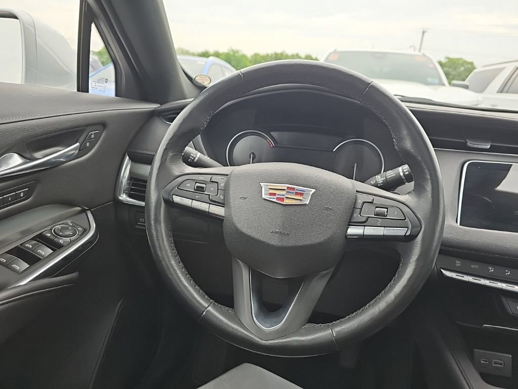 Used 2020 Cadillac XT4 Premium Luxury w/ Cold Weather Package AWD/4WD image 10