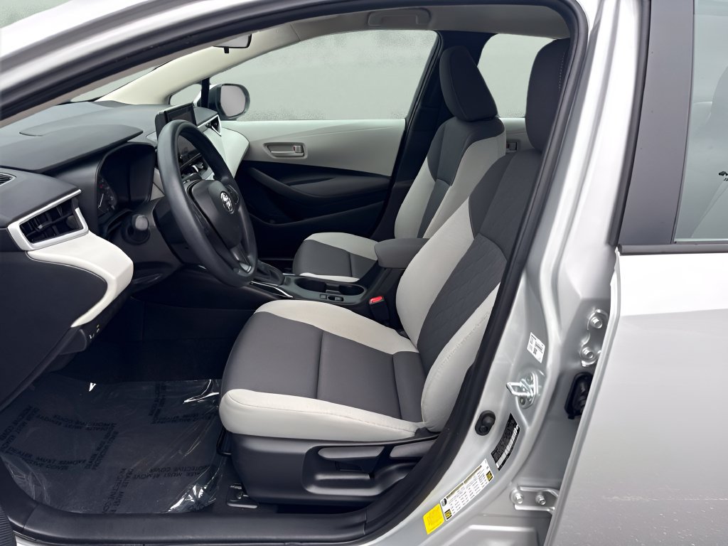 Used 2025 Toyota Corolla LE w/ Convenience Package FWD image 9