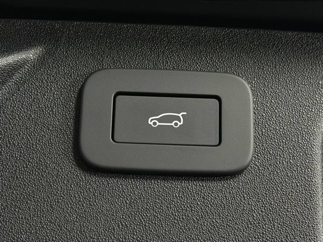 Used 2025 Land Rover Discovery Sport S AWD/4WD image 18
