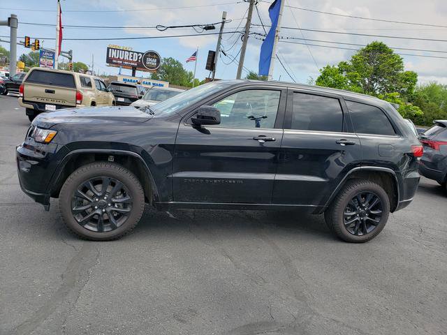Used 2022 Jeep Grand Cherokee Laredo X AWD/4WD image 4