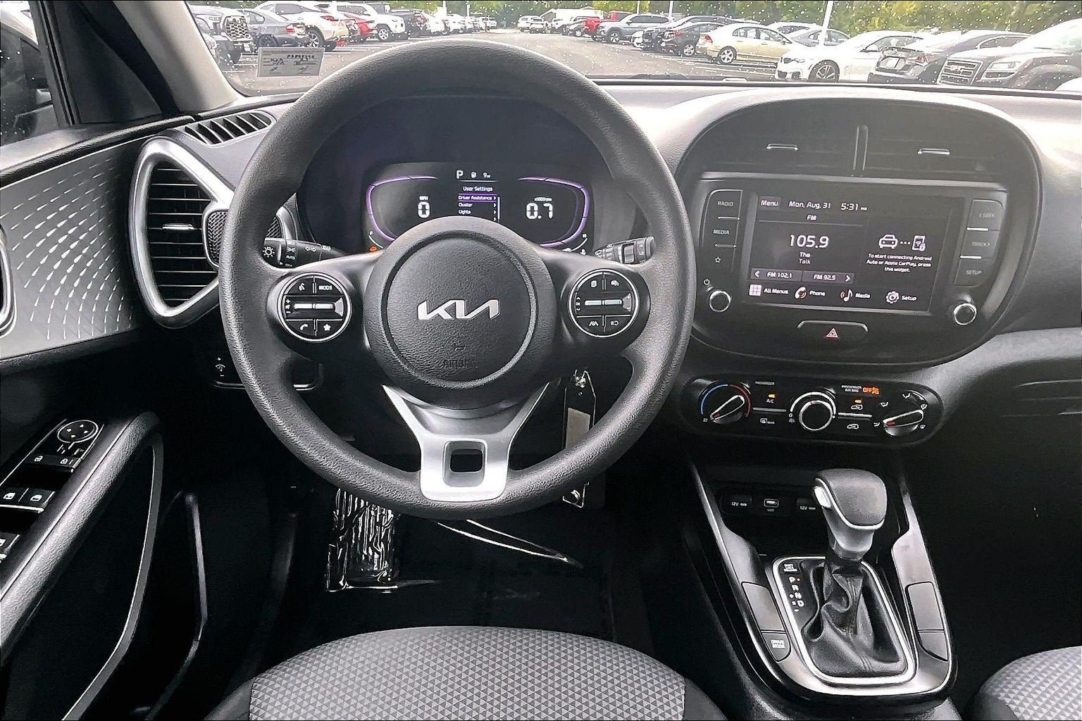 Used 2023 Kia Soul LX w/ LX Technology Package FWD image 5