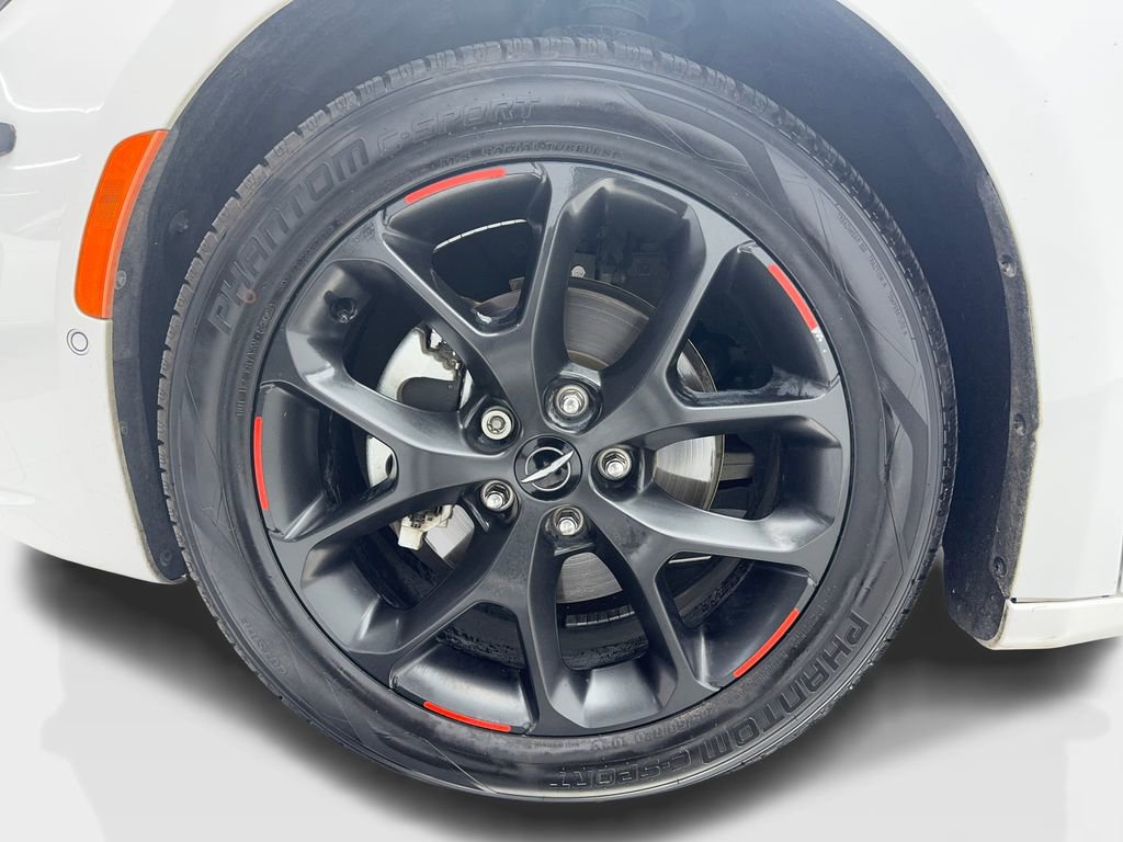 Used 2023 Chrysler Pacifica Limited w/ S Appearance Package FWD image 13