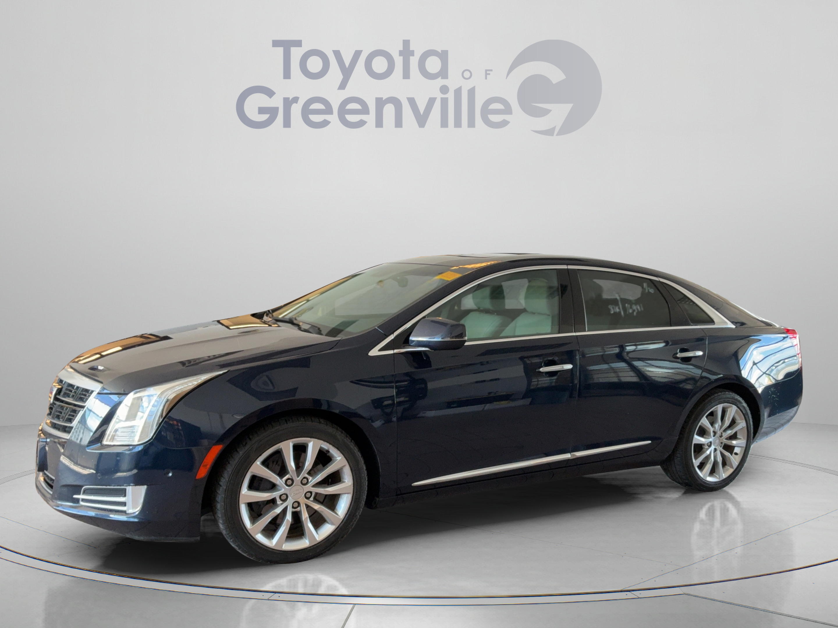 Used 2017 Cadillac XTS Luxury w/ Driver Awareness Package FWD image 2