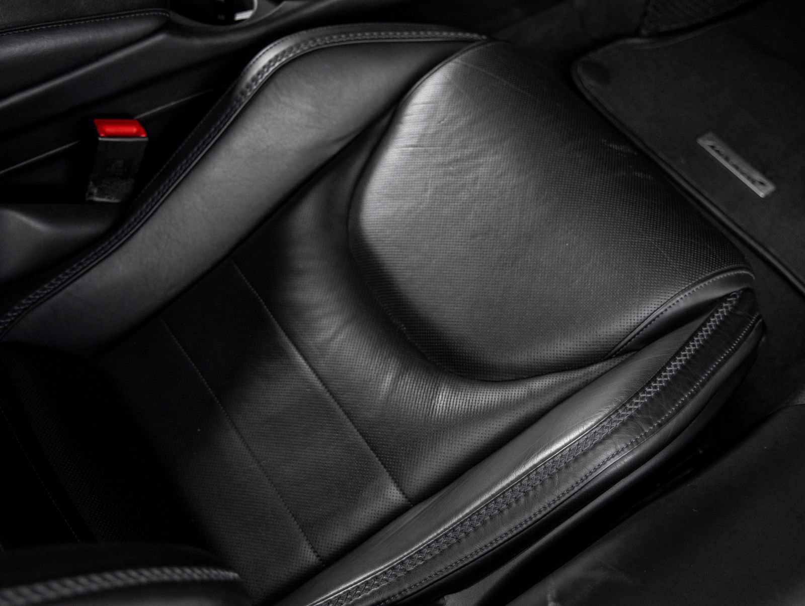 Used 2022 McLaren GT RWD image 36