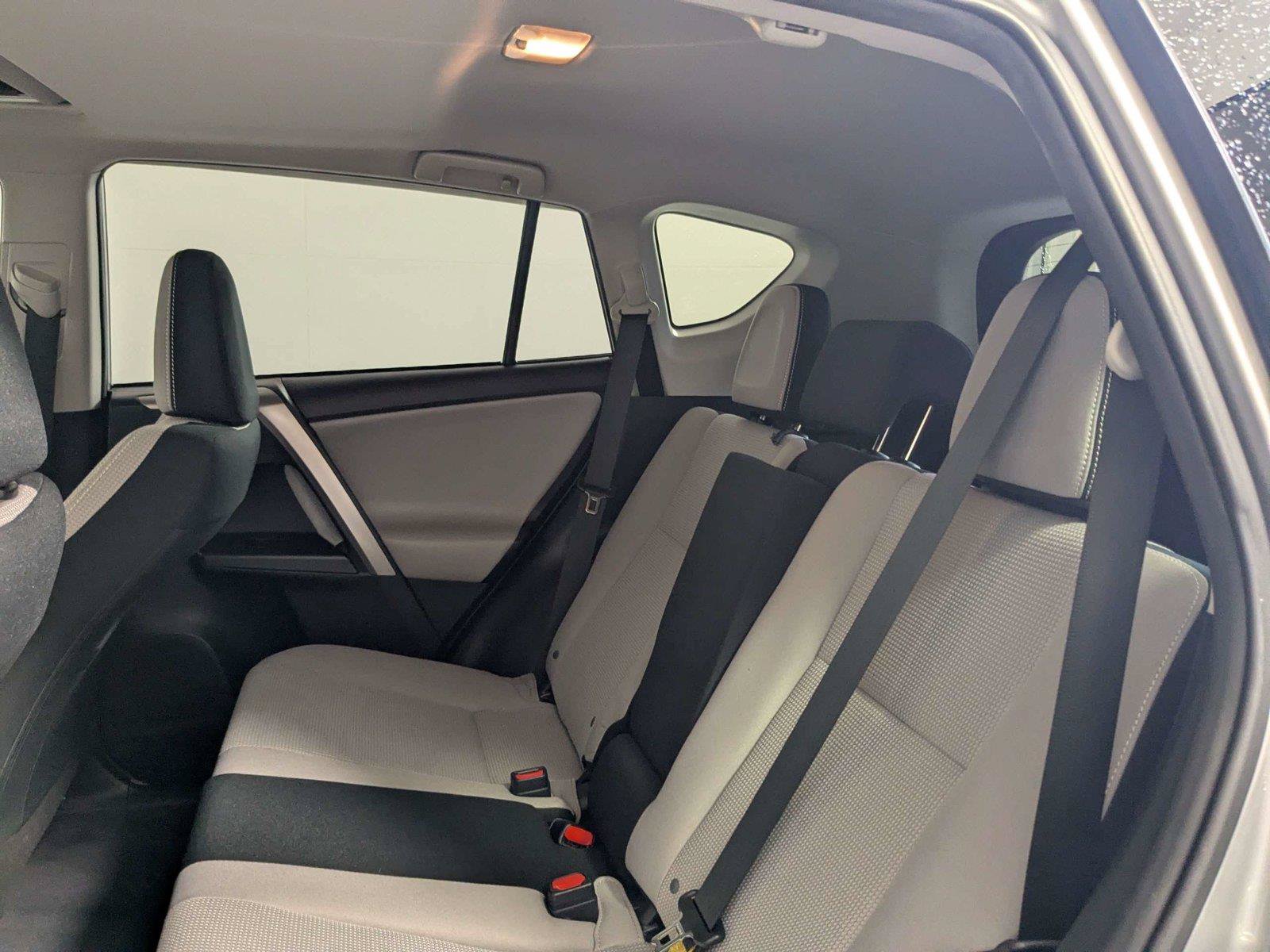 Used 2018 Toyota RAV4 XLE FWD image 37
