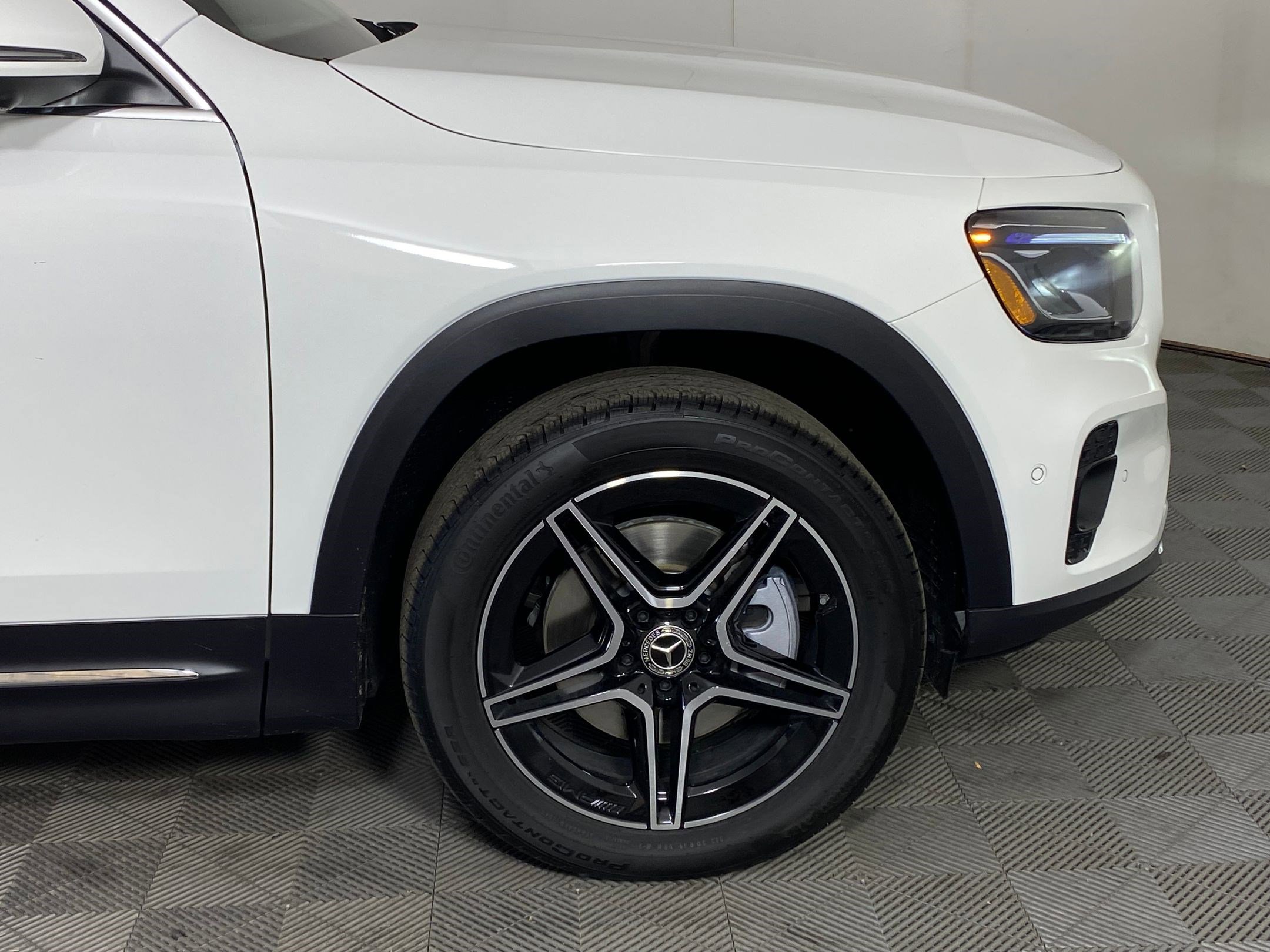 Used 2026 Mercedes-Benz GLB 250 4MATIC image 11