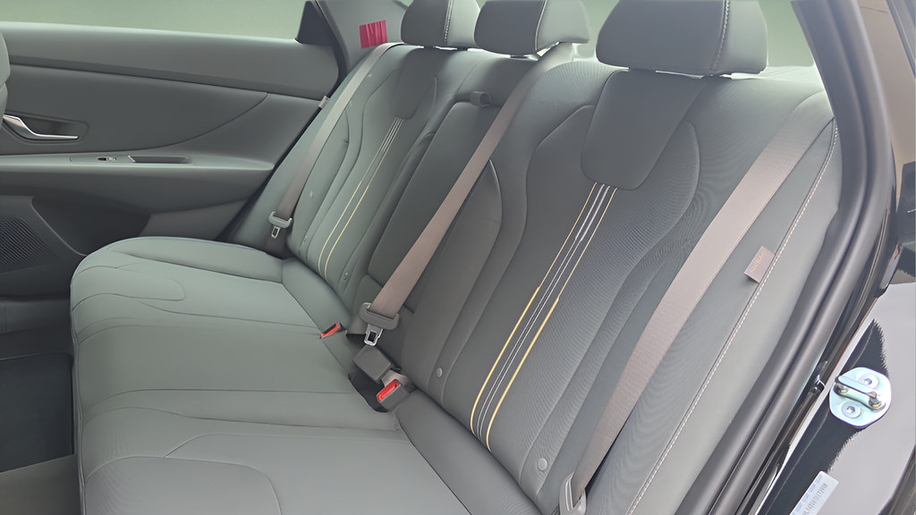 New 2026 Hyundai Elantra SEL Sport Premium w/ Cargo Package FWD image 4