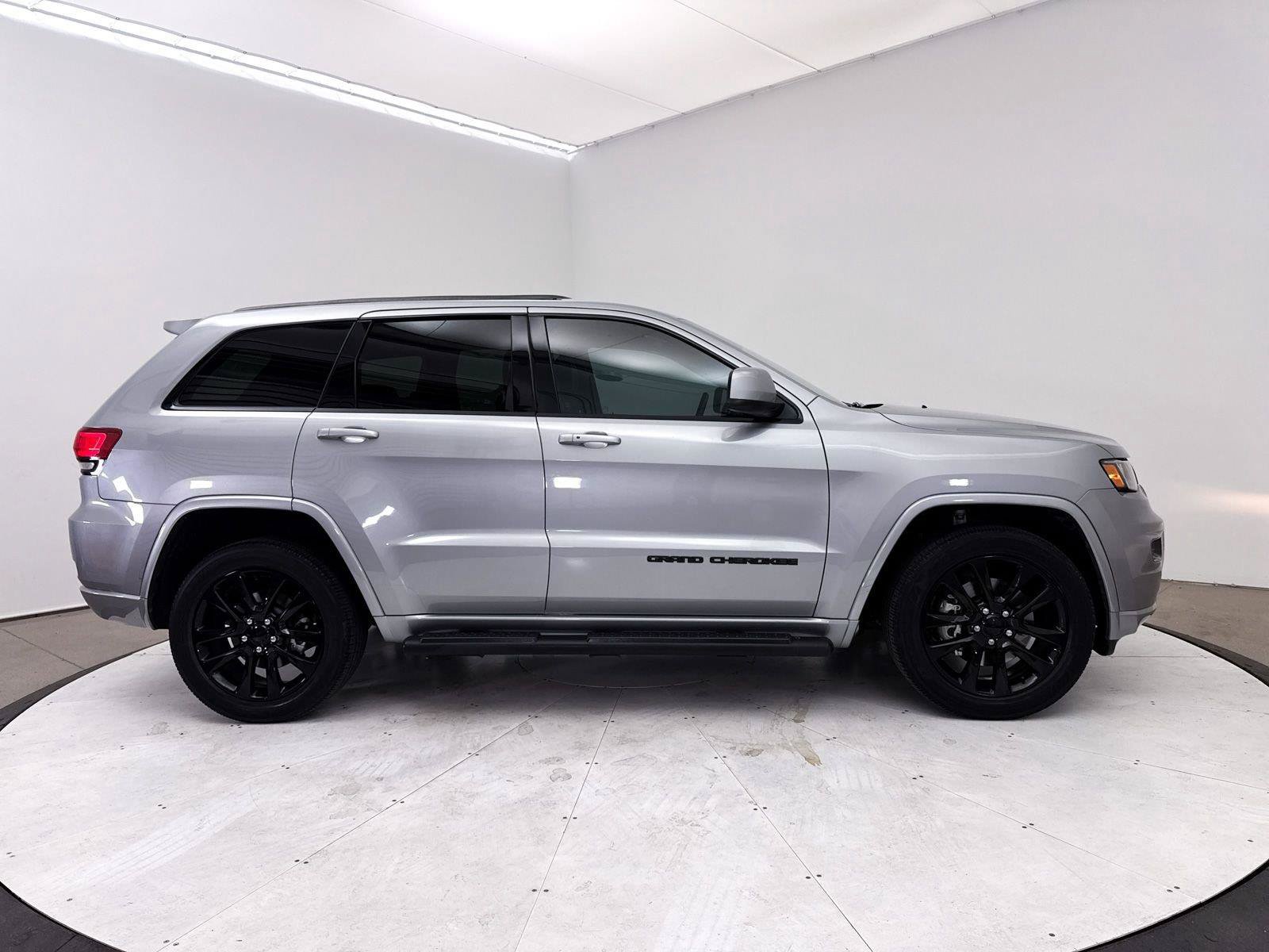 Used 2021 Jeep Grand Cherokee Laredo X AWD/4WD image 41