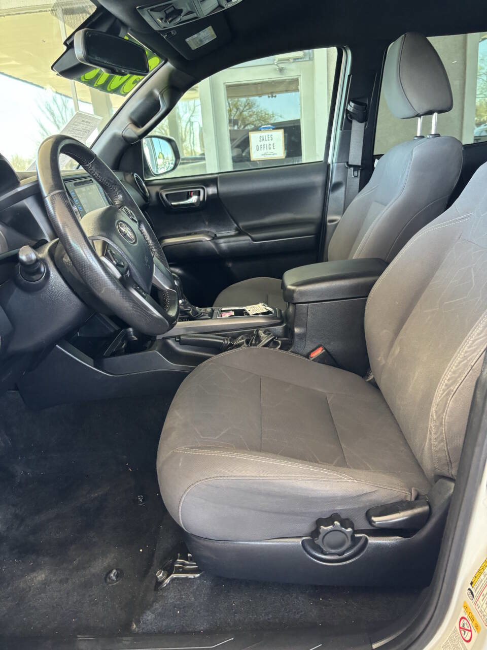 Used 2019 Toyota Tacoma TRD Off-Road w/ Technology Package AWD/4WD image 7