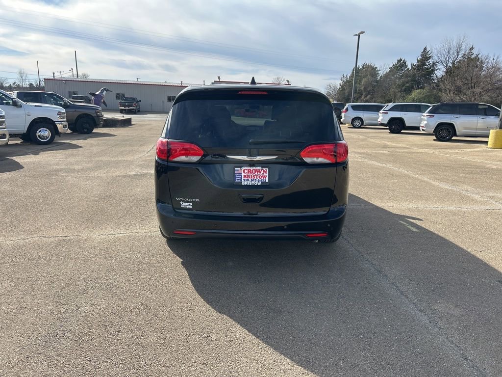 New 2026 Chrysler Voyager LX image 4
