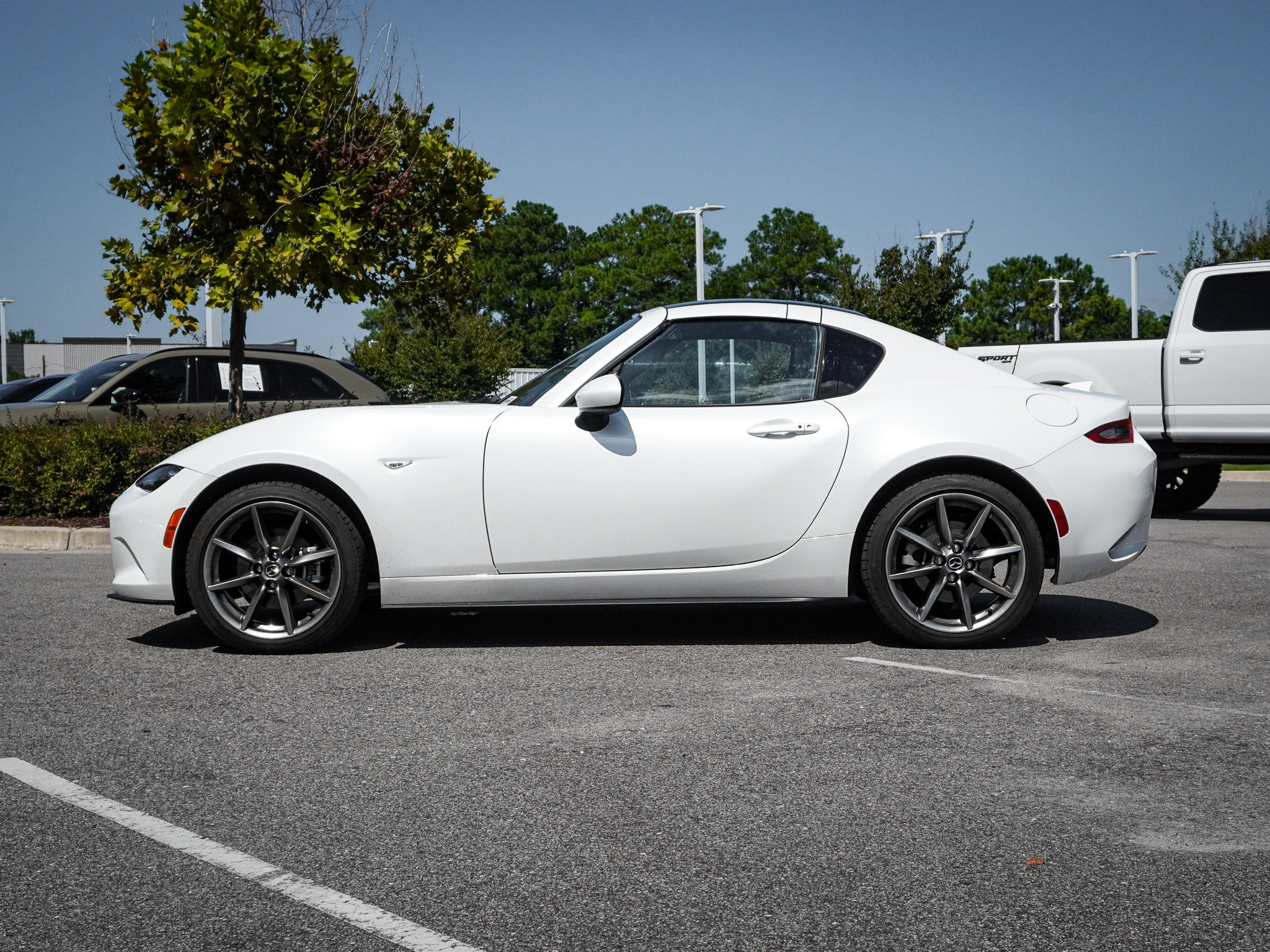 Used 2022 MAZDA MX-5 Miata RF Grand Touring RWD image 8