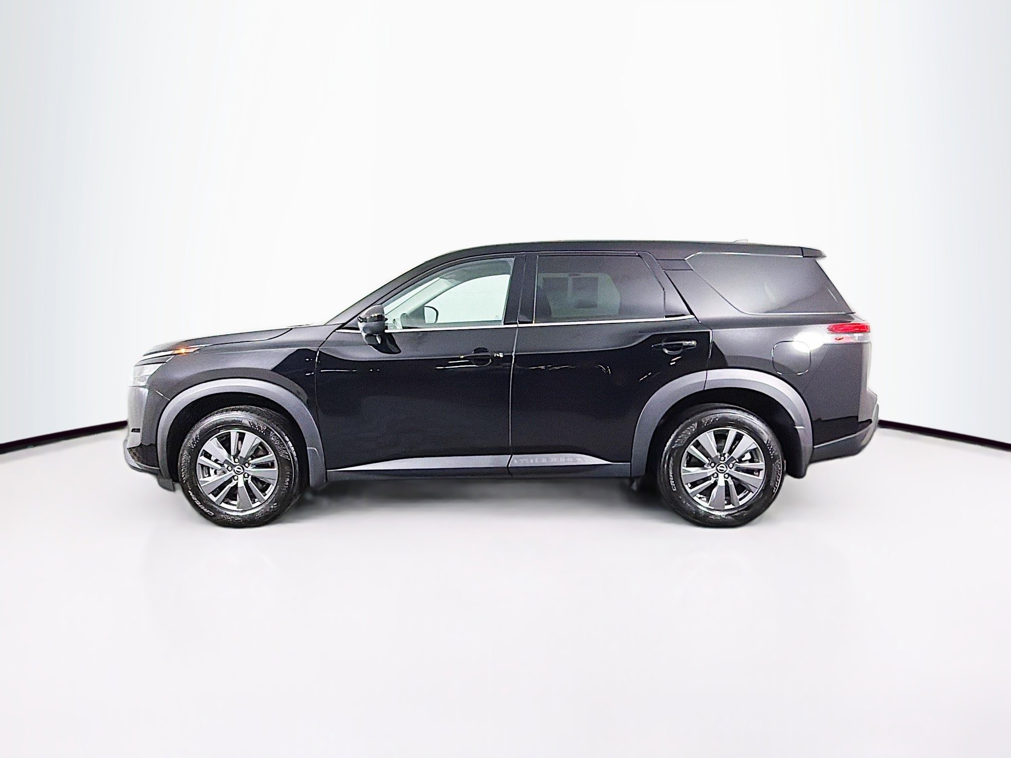 Used 2024 Nissan Pathfinder S image 5