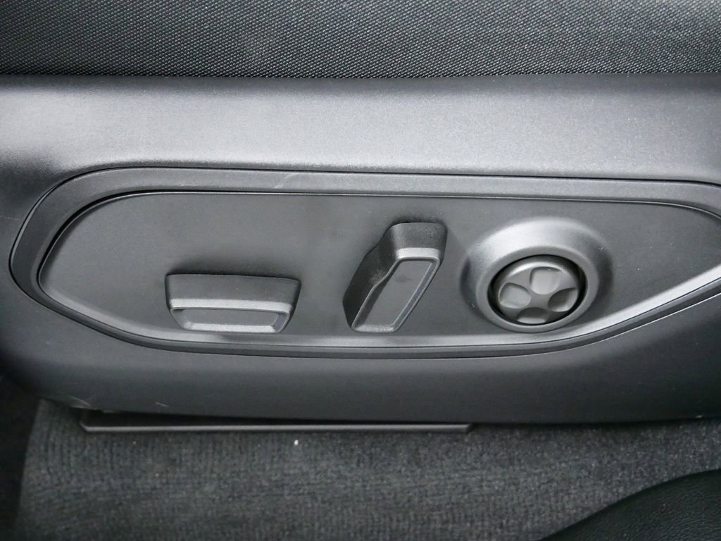 Certified 2024 Jeep Grand Cherokee Laredo w/ Luxury Tech Group I image 39