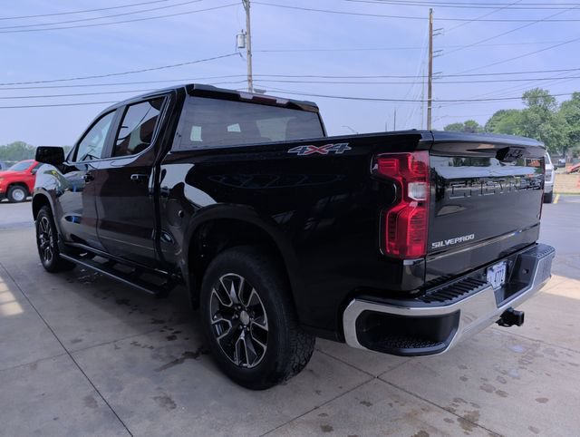 Used 2022 Chevrolet Silverado 1500 LT AWD/4WD image 6