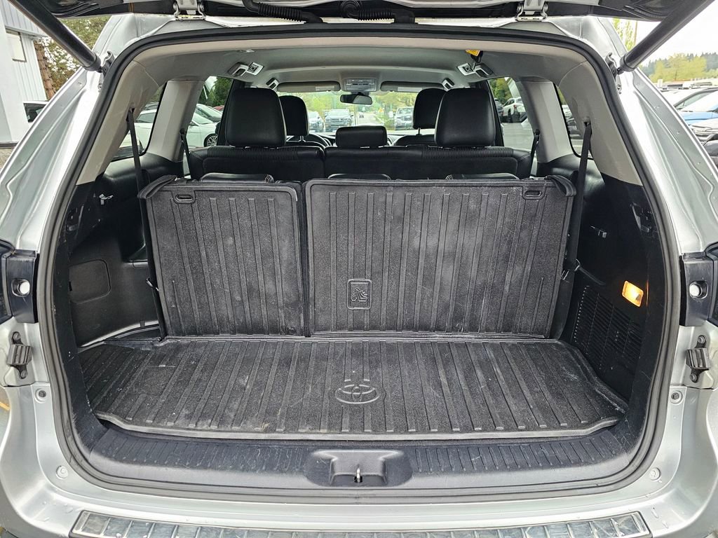 Used 2017 Toyota Highlander Plus AWD/4WD image 14