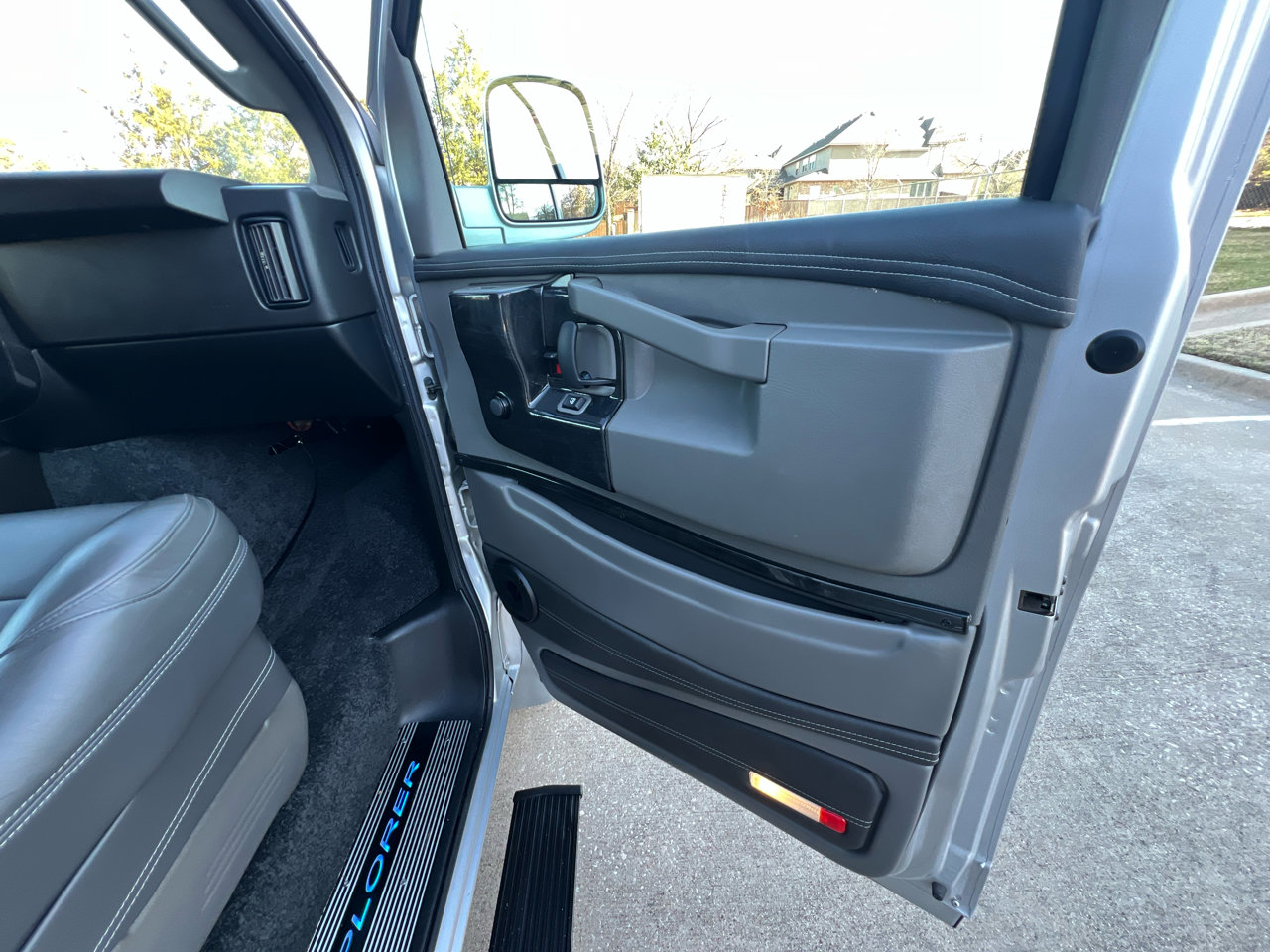 Used 2023 Chevrolet Express 2500 Extended image 30