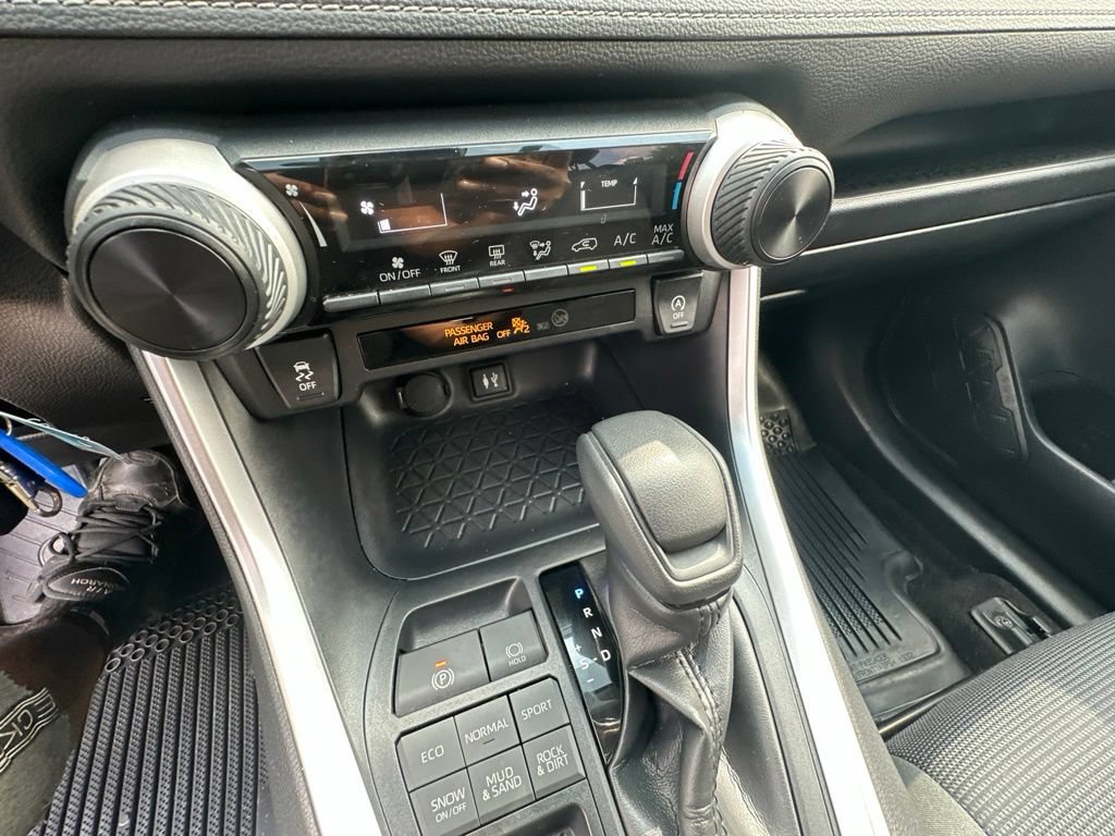Used 2019 Toyota RAV4 LE w/ All Weather Liner Package AWD/4WD image 20