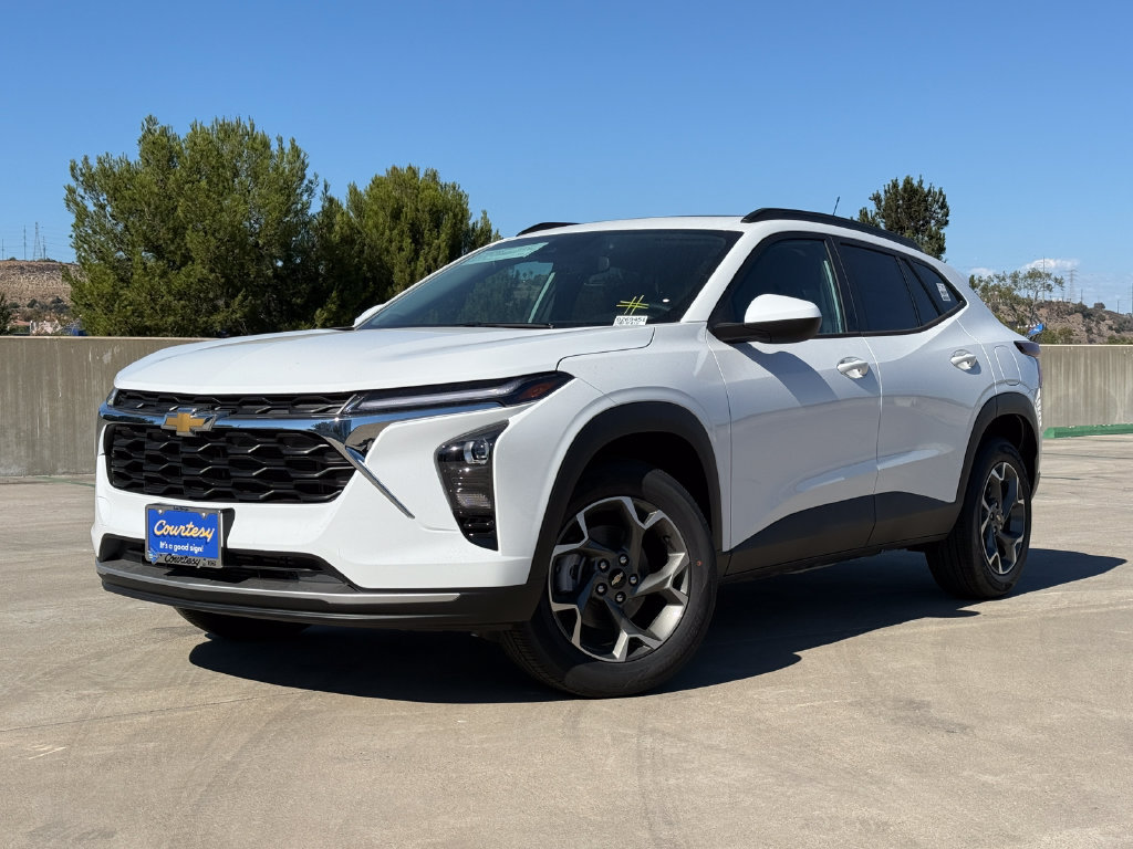 New 2026 Chevrolet Trax LT w/ Sunroof Package FWD image 2