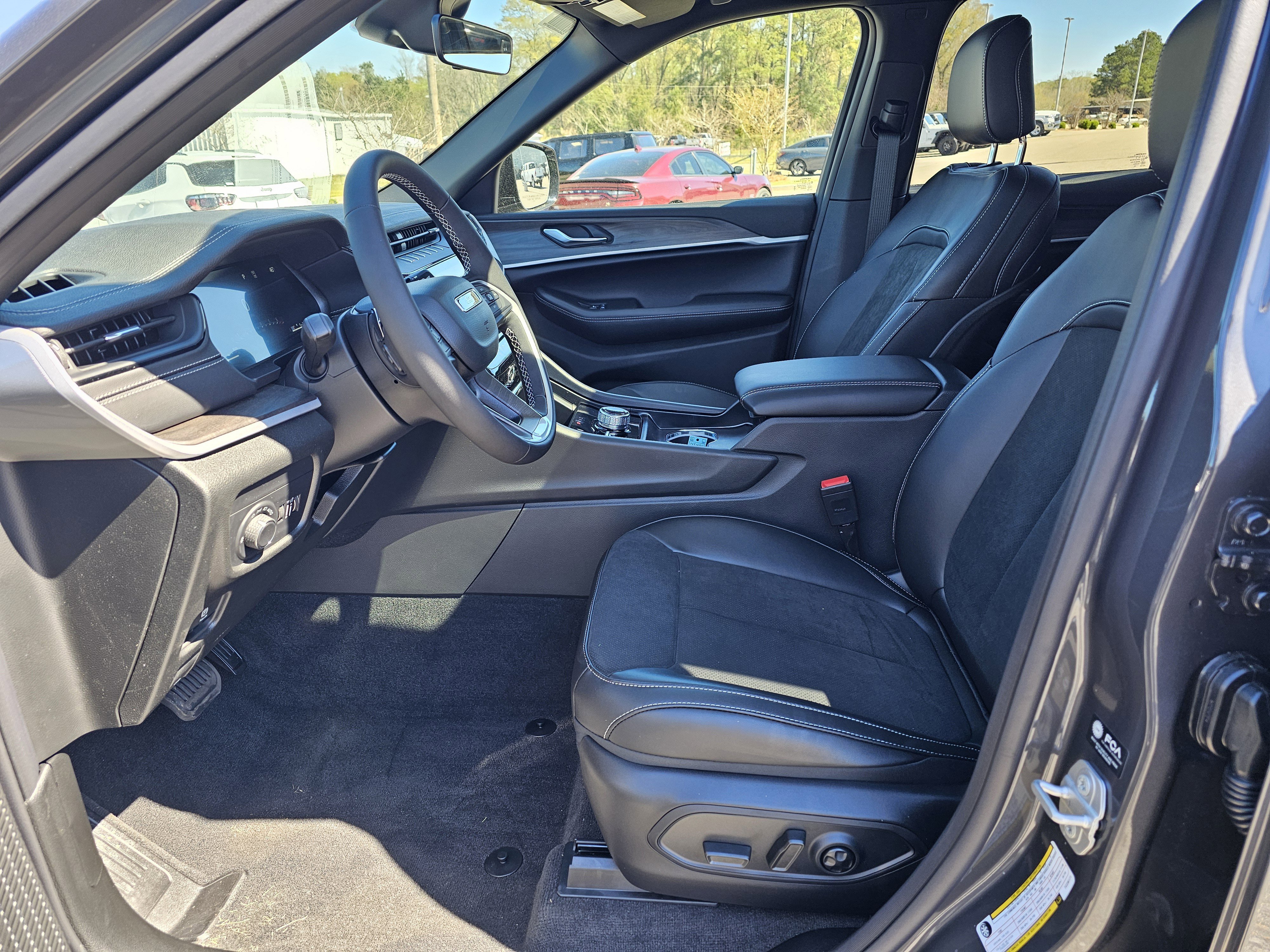 New 2026 Jeep Grand Cherokee Altitude image 16