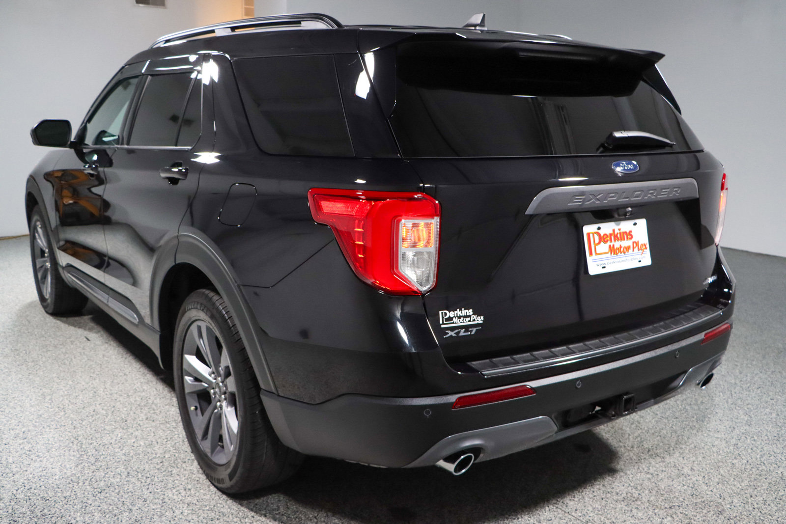 Used 2022 Ford Explorer XLT w/ XLT Sport Appearance Package image 9