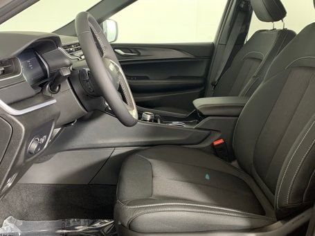 New 2025 Jeep Grand Cherokee Laredo image 11