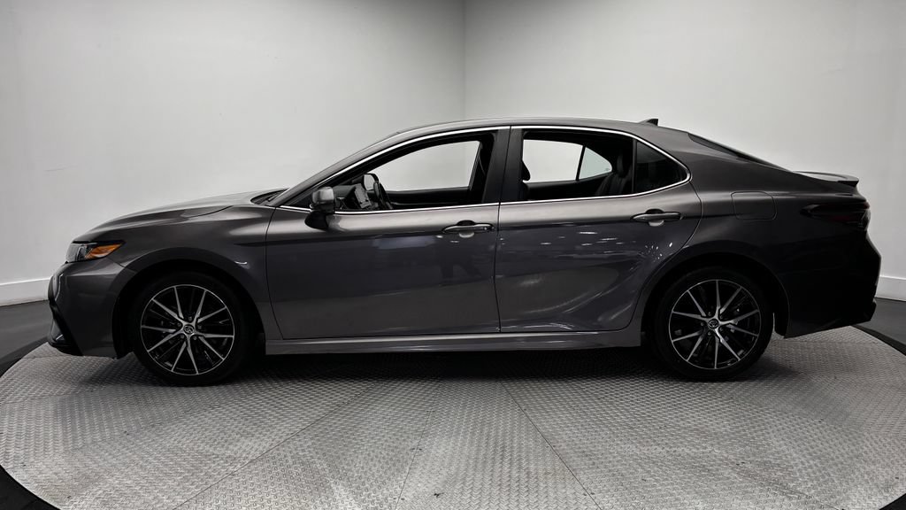 Used 2024 Toyota Camry SE FWD image 4