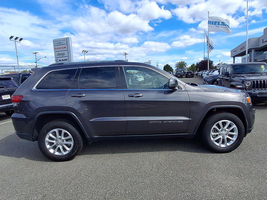 Used 2021 Jeep Grand Cherokee Laredo AWD/4WD image 32