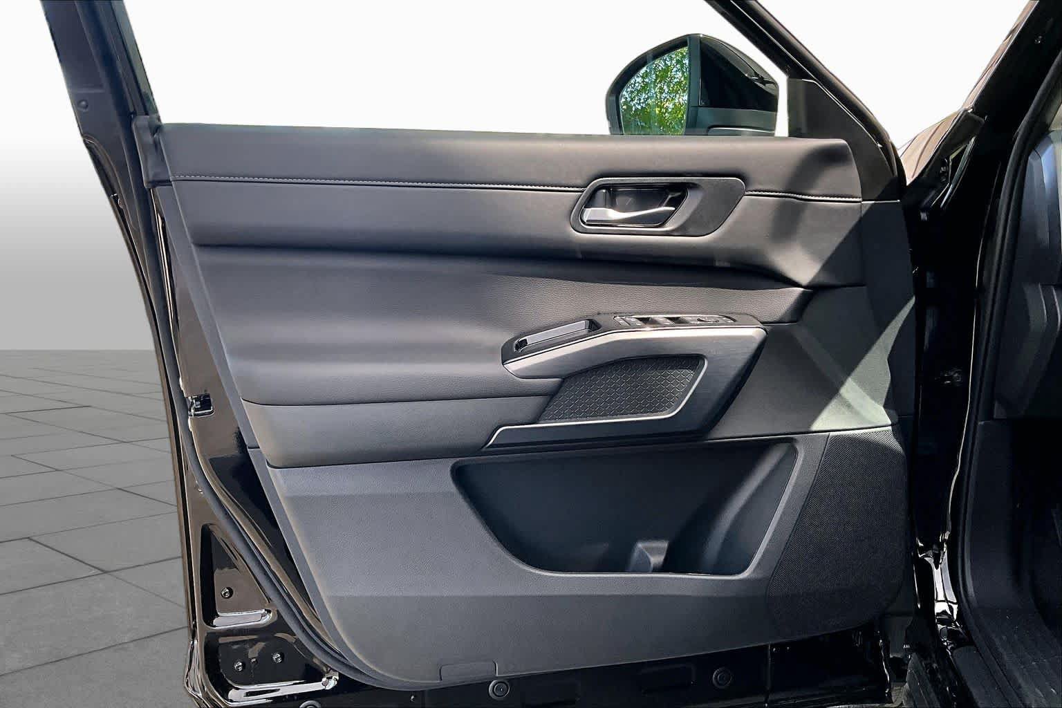 New 2026 Nissan Pathfinder SL FWD image 13