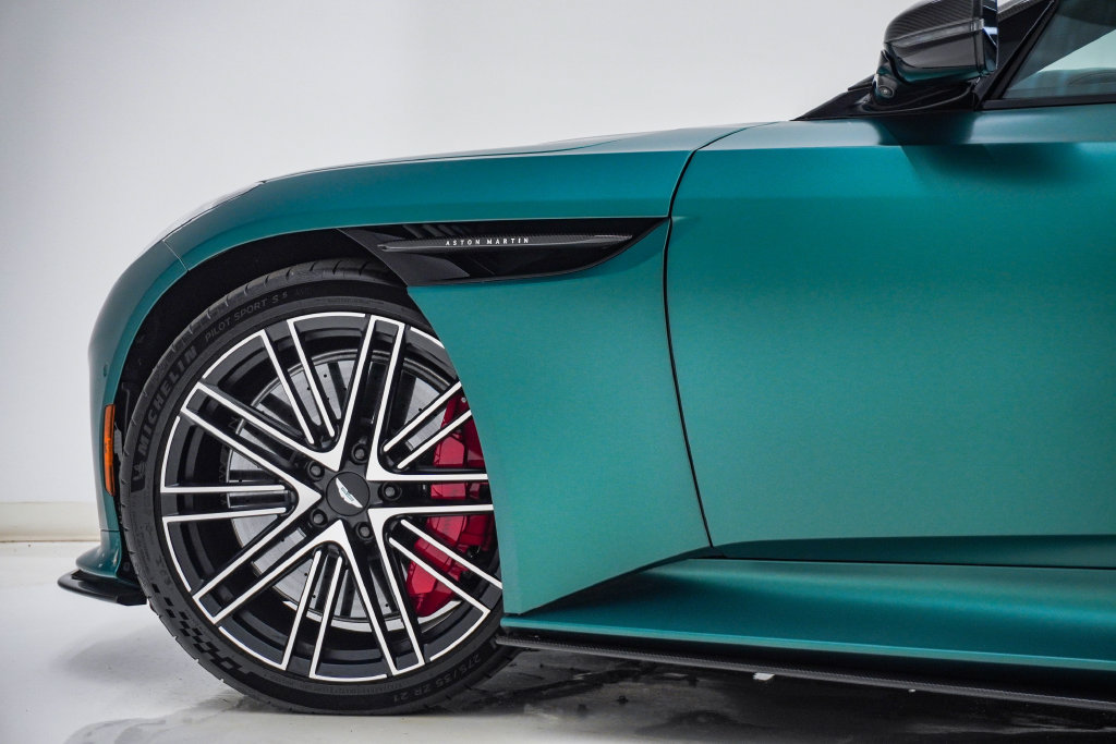 Used 2025 Aston Martin DB12 Coupe RWD image 14