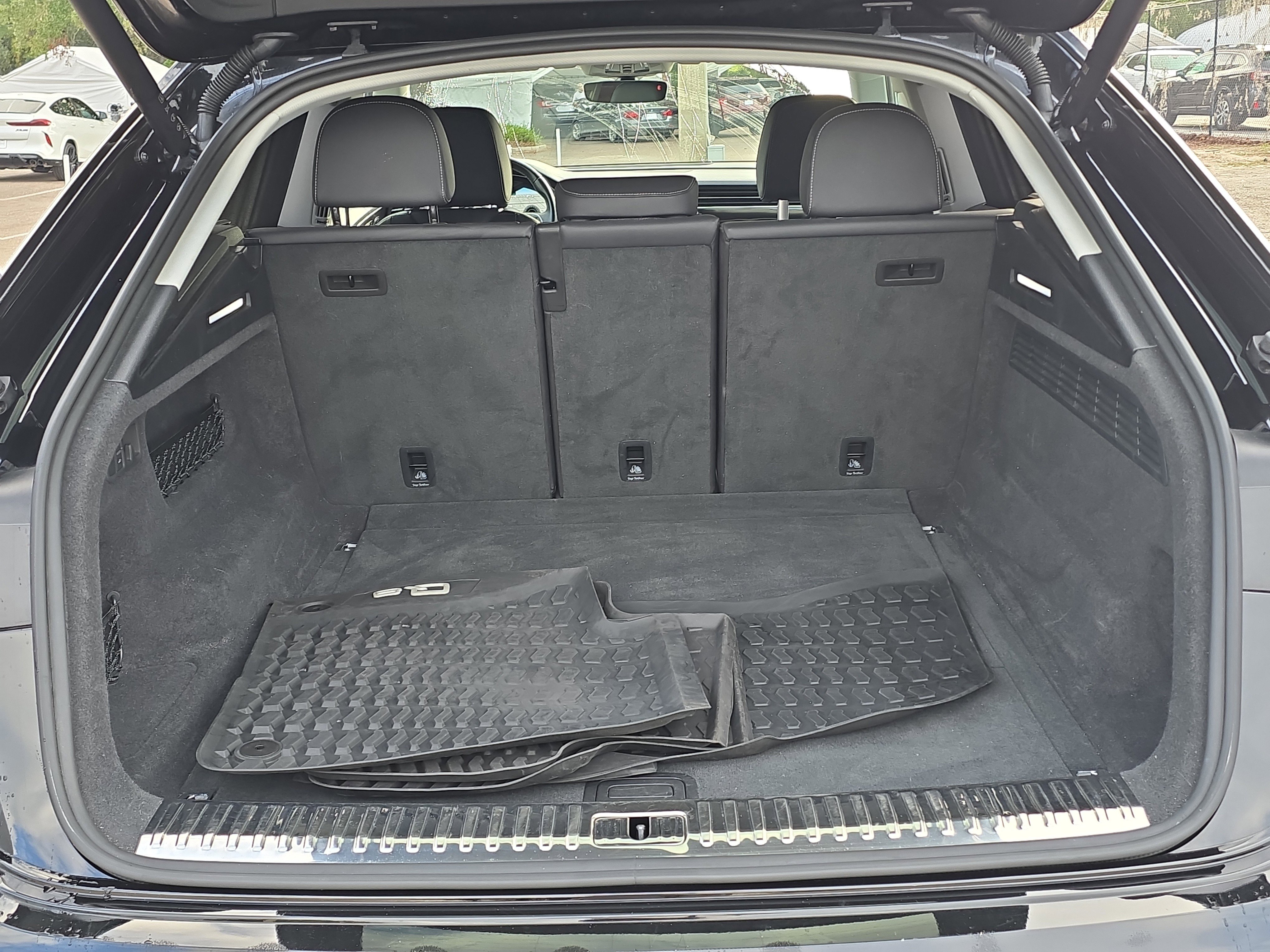 Used 2023 Audi Q8 Prestige image 8