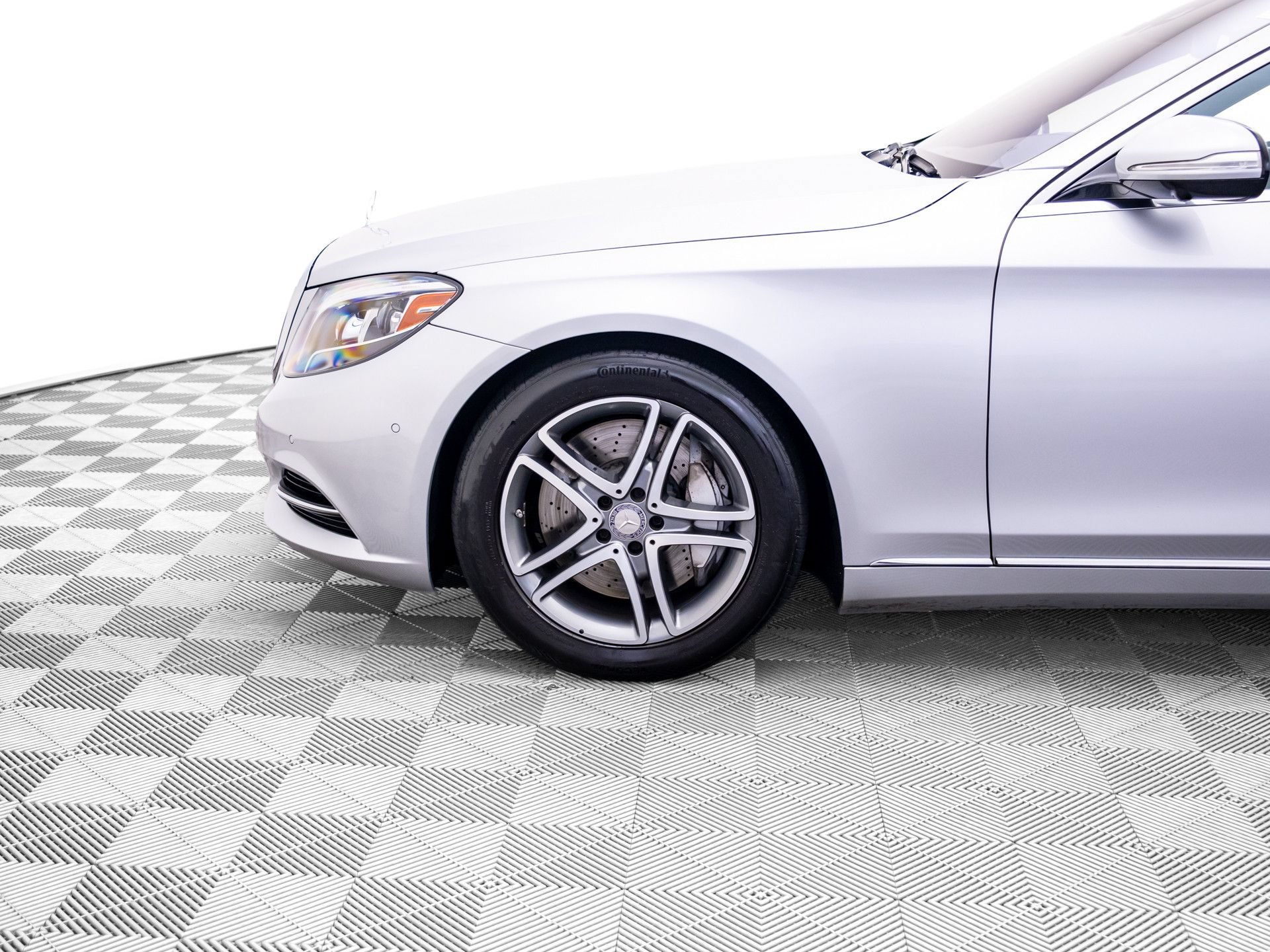 Used 2016 Mercedes-Benz S 550 4MATIC Sedan image 36