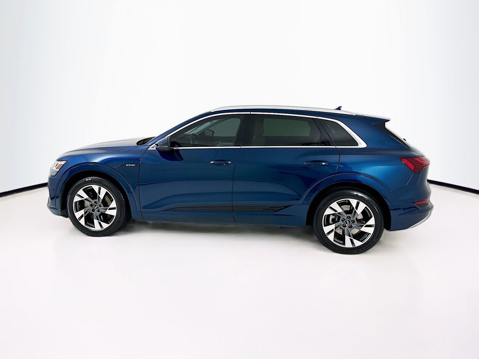 Used 2022 Audi e-tron Premium Plus AWD/4WD image 5