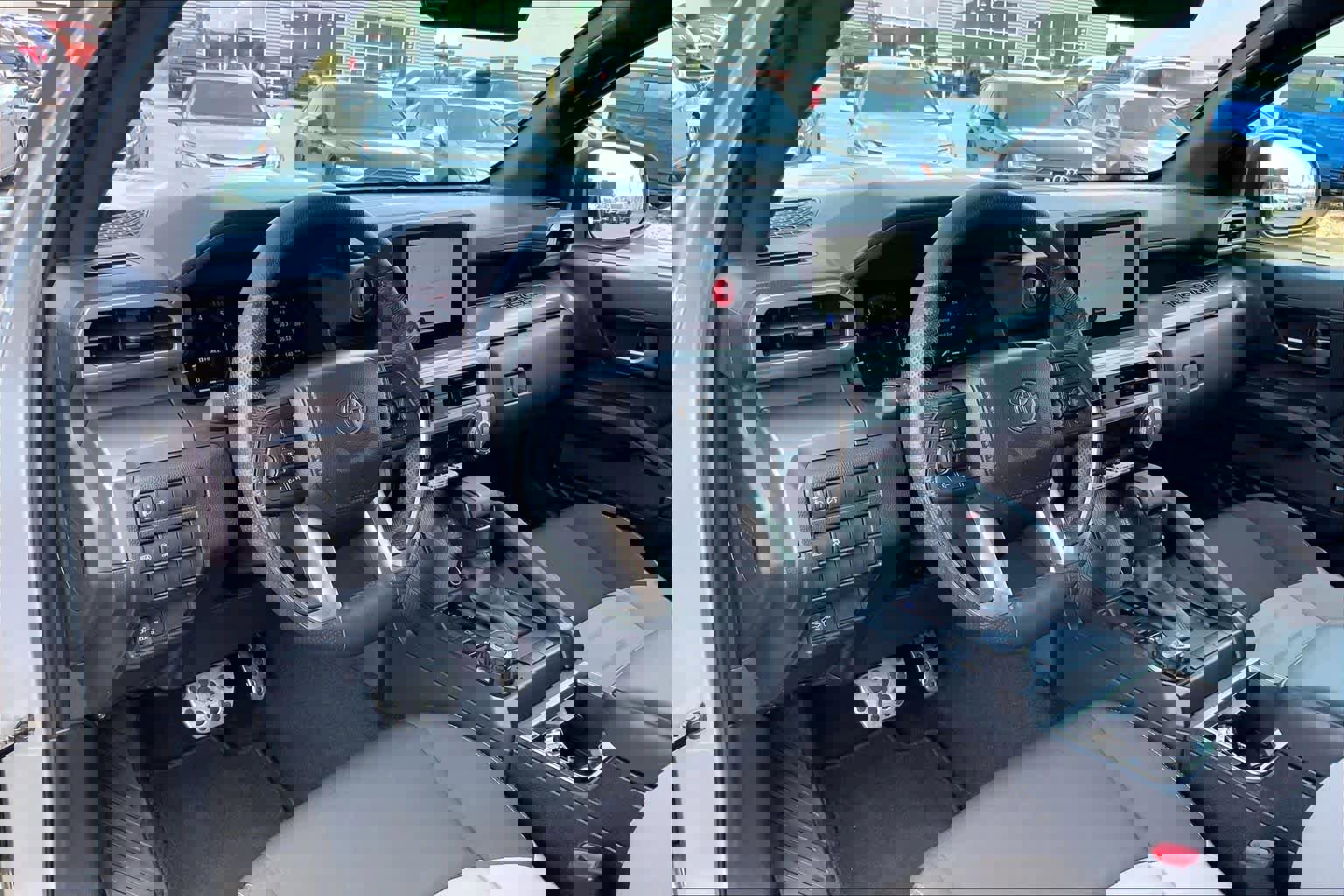 Used 2025 Toyota Tacoma TRD Sport AWD/4WD image 17