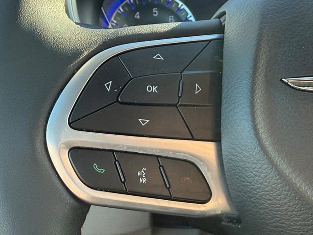 Used 2024 Chrysler Pacifica Touring-L image 16