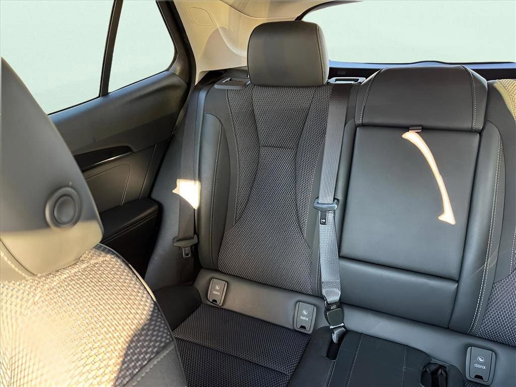 Used 2023 Buick Envision Preferred image 18