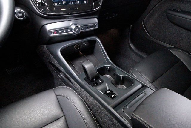 Certified 2025 Volvo XC40 B5 Core image 10