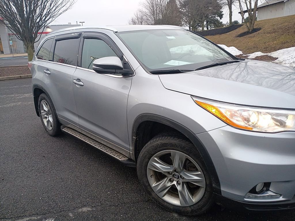 Used 2016 Toyota Highlander Limited image 2