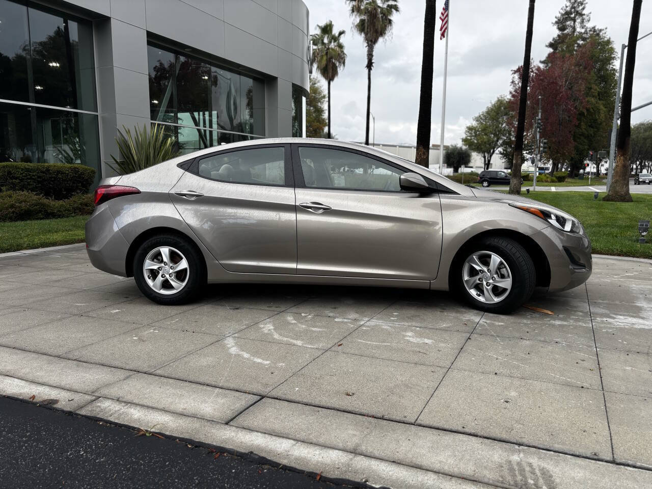 Used 2015 Hyundai Elantra SE FWD image 3