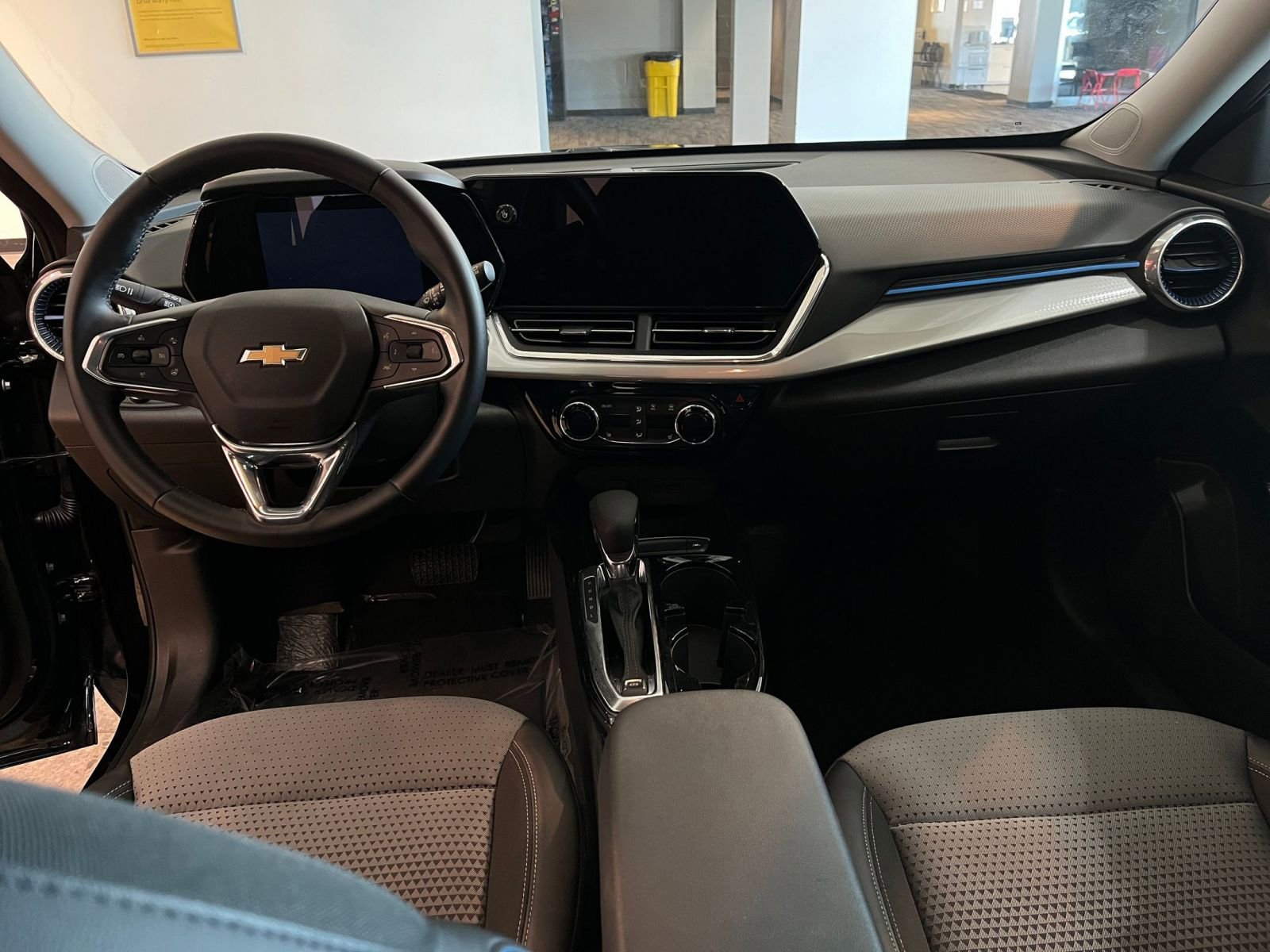 Used 2025 Chevrolet Trax LT w/ LT Convenience Package image 32