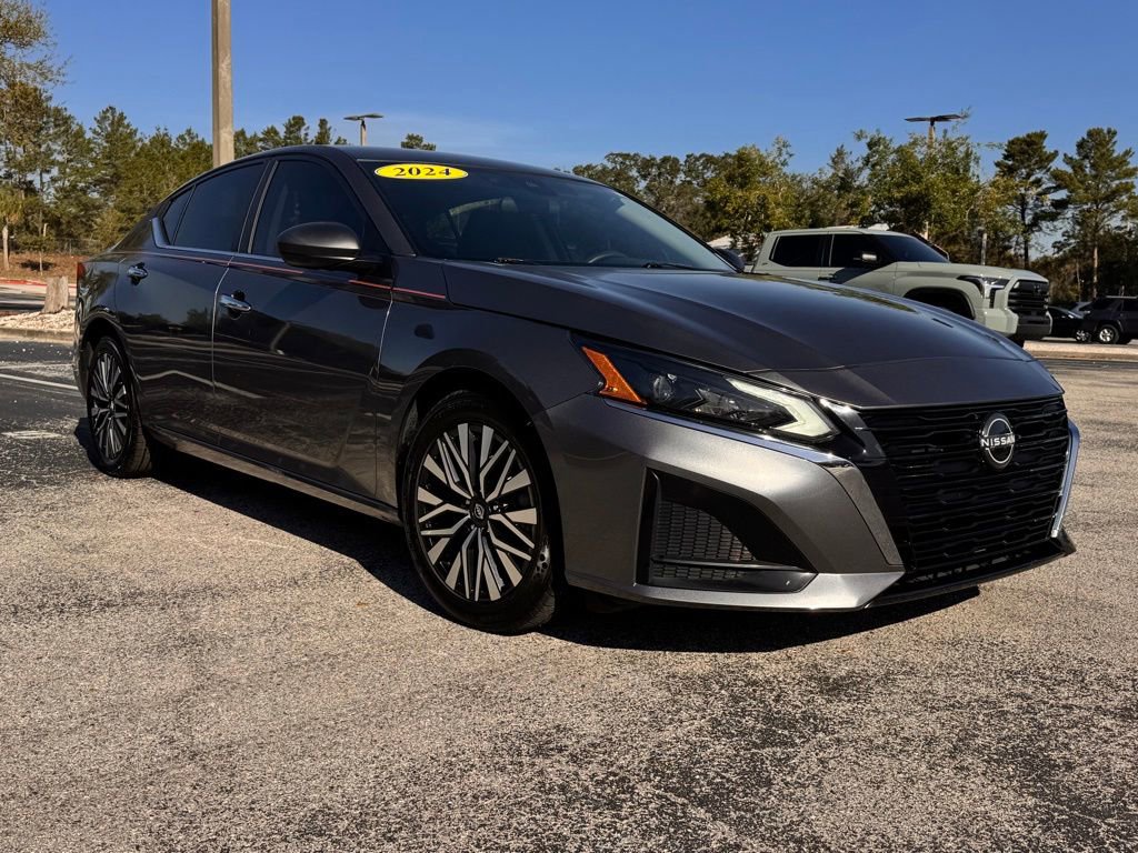Used 2024 Nissan Altima 2.5 SV image 11