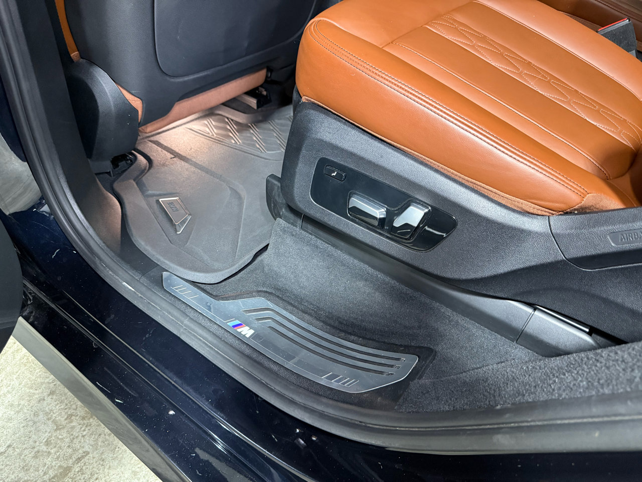 Used 2020 BMW X7 xDrive40i w/ M Sport Package image 42