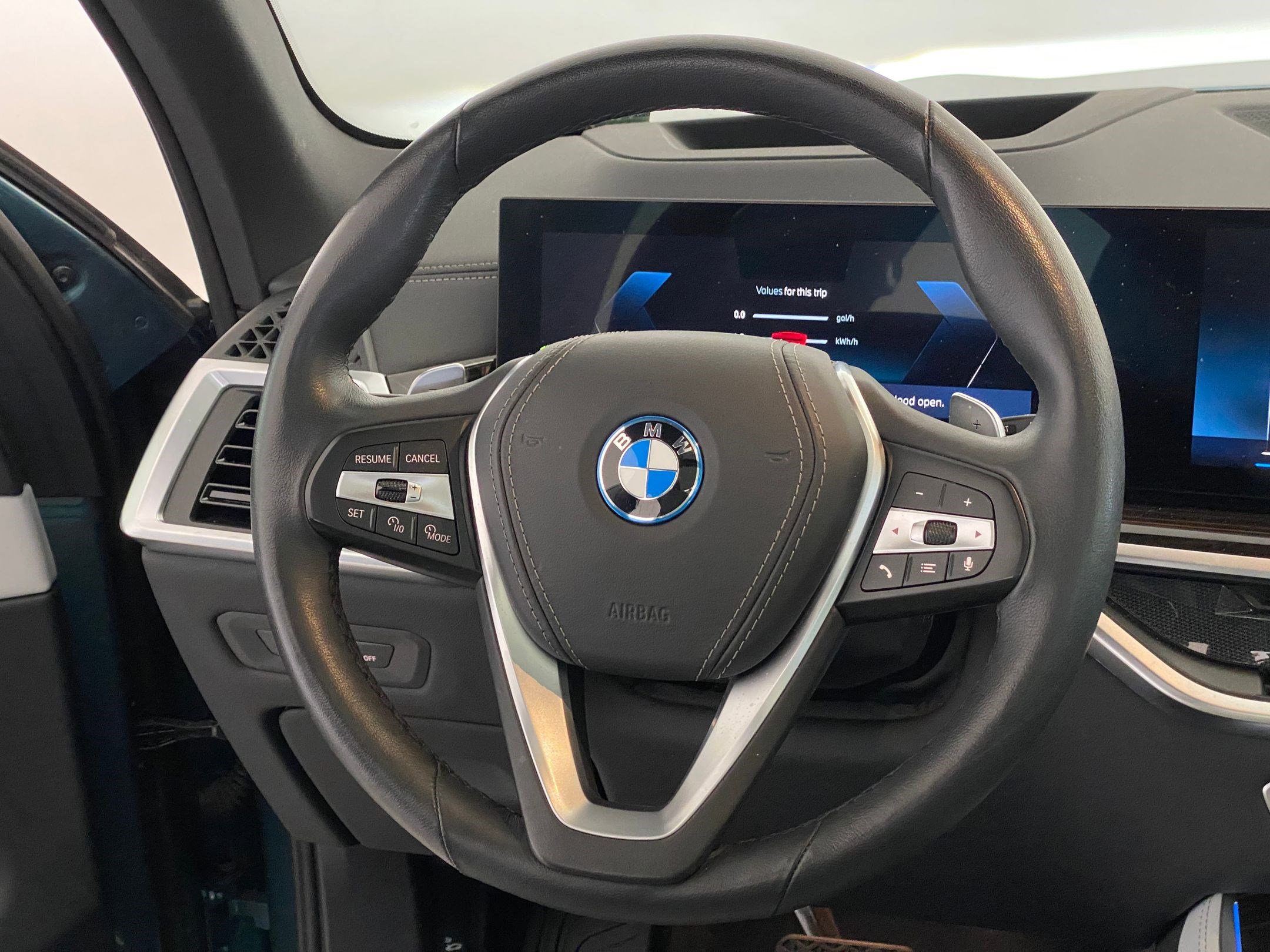 Used 2025 BMW X5 xDrive50e w/ Premium Package image 16