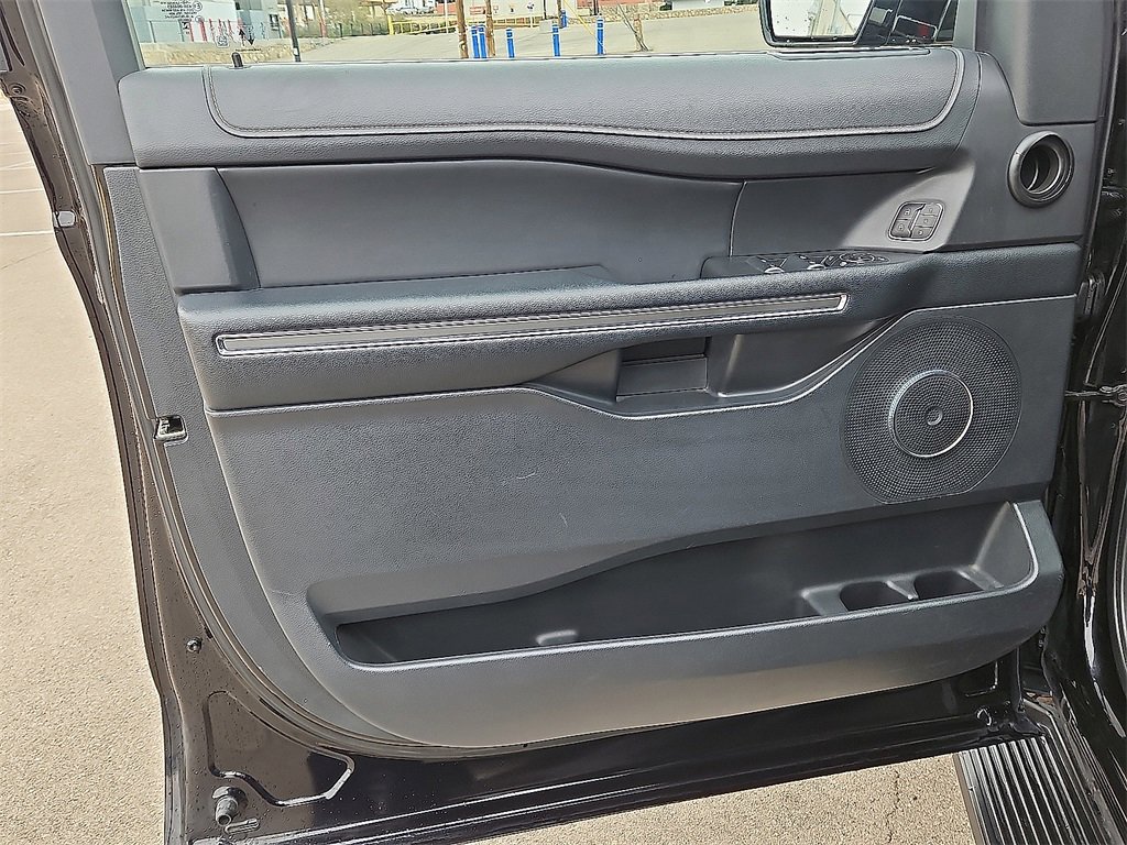 Used 2024 Ford Expedition Max XLT image 18