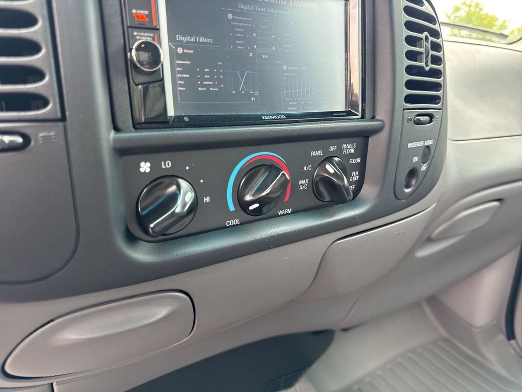 Used 2001 Ford F150 Lightning RWD image 16