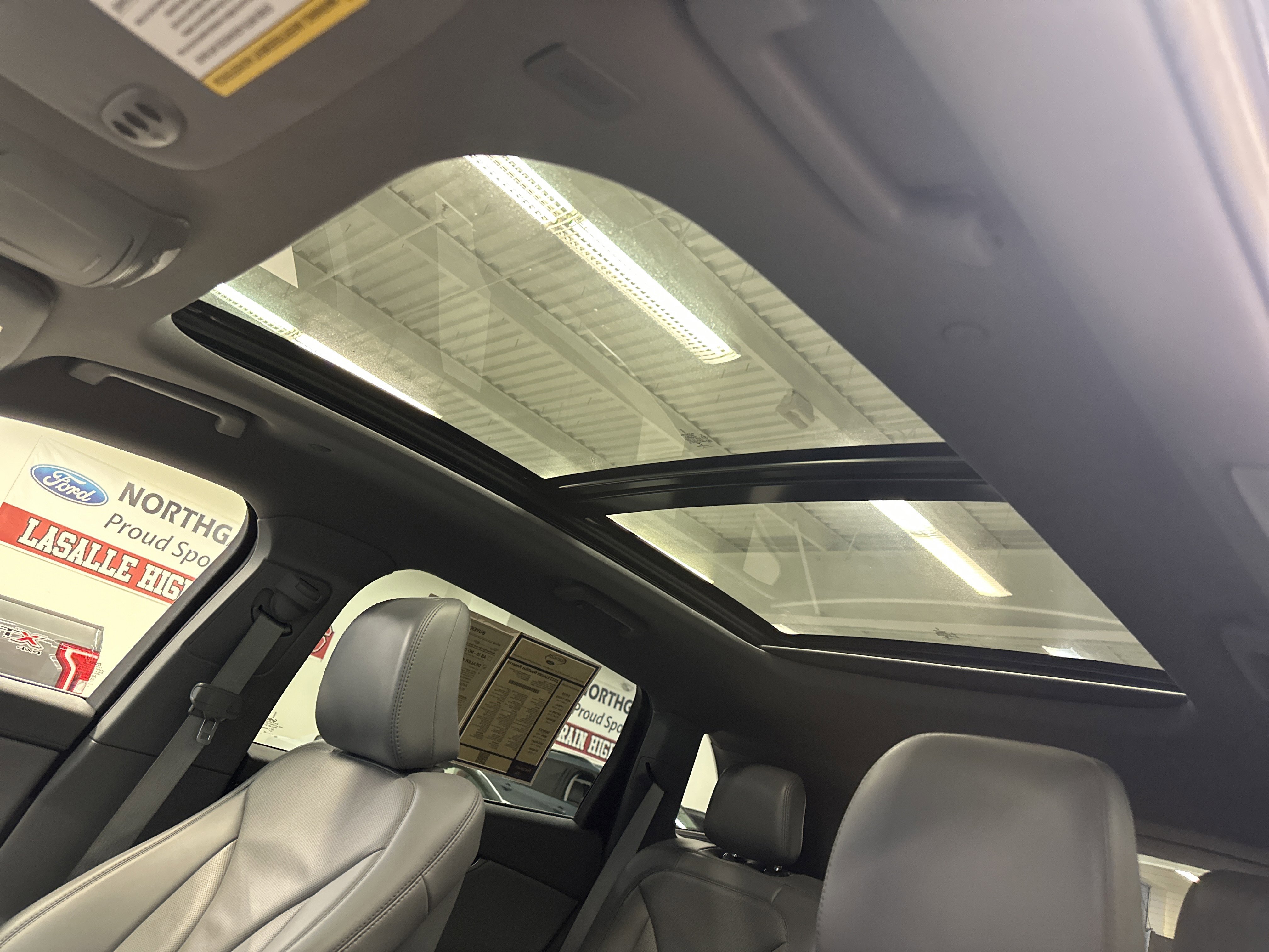 Used 2022 Lincoln Nautilus Reserve w/ Luxury Package image 4