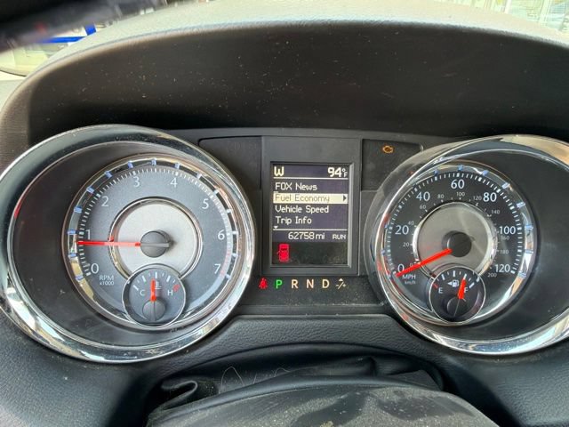 Used 2014 Chrysler Town & Country Limited w/ Luxury Group FWD image 7